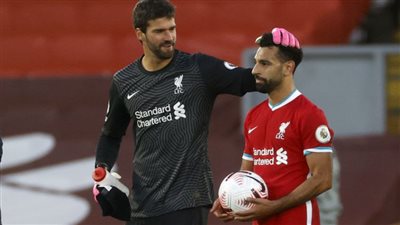 أليسون: محمد صلاح يستحق الفوز بـ الكرة الذهبية
