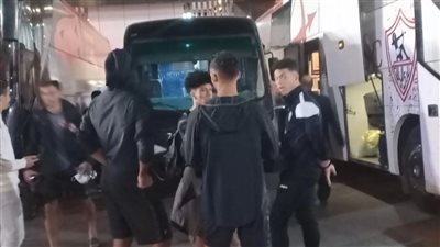 لاعبو الأهلي يواسون إمام عاشور عقب خسارة الزمالك بخماسية 