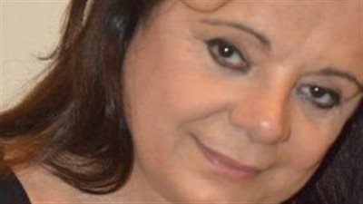 ابنة نادية شكري بعد تعرض والدتها لأزمة صحية: ربنا يلطف بينا