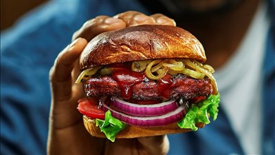 شركة سويدية عالمية تروج لـ برجر بمذاق لحم البشر لتسويق منتجاتها