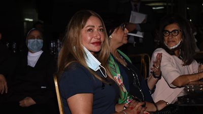 ليلى علوي باكية: تعلمت الصلاة والصوم من مدرسة الراهبات الفرنسيسكانيات