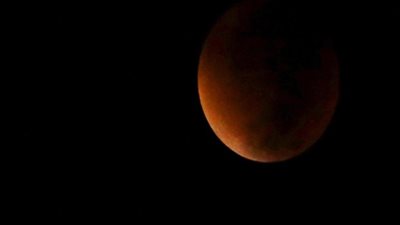 بالتليسكوبات الحديثة.. معهد الفلك يرصد ظاهرة خسوف القمر من مرصد حلوان 