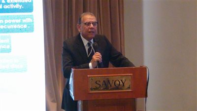 استشاري أمراض حرجة يكشف تفاصيل حول تأثير التطعيم على انحسار كورونا