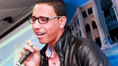 الموظف الفرفوش رزق.. عمار صوت ملائكي يبدع في مطار الغردقة الدولي | فيديو