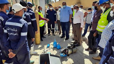 رئيس مياه سوهاج يكافئ العاملين بالمحطات لتطبيق المعايير القياسية في التشغيل والصيانة