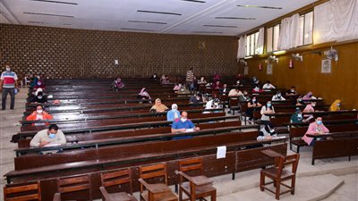 650 طالب يؤدون امتحانات المقابلة الشخصية للالتحاق ببرامج التعليم المدمج بجامعة سوهاج