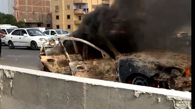 اشتعال النيران في سيارة ملاكي أعلى الدائري باتجاه أكتوبر 