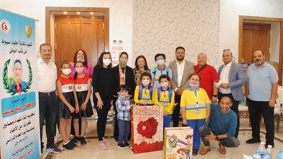 نقابة الأطباء تزور أبناء شهداء مكافحة كورونا بالمدارس في أسيوط | صور