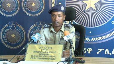 قنابل يدوية وأسلحة.. شرطة إثيوبيا تعتقل أشخاصا مرتبطين بجبهة تحرير تيجراي │ صور