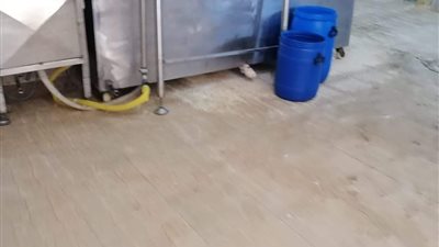 ضبط مصنع ألبان غير مرخص وتحرير مخالفات لمخابز بالمنيا