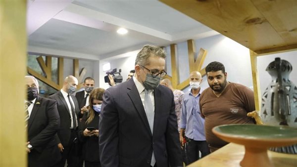 وزير السياحة يشارك