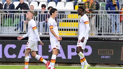 روما يسقط أمام فينزيا في الدوري الإيطالي