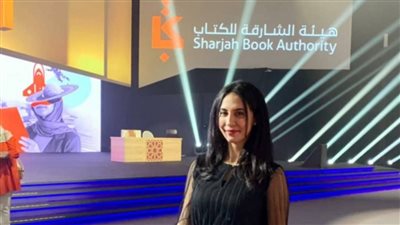 حاكم الشارقة يشيد بالإعلامية قصواء الخلالي ويهديها نسخة بتوقيعه من المعجم التاريخي.. ووزير الإعلام يكرمها |صور