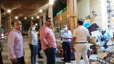 حملة ليلية لإزالة 1200 حالة إشغال ومخالفة بالسوق السياحي القديم في أسوان 