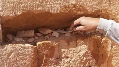 لأول مرة.. الآثار تبدأ ترميم مقابر البشندي بمنطقة بلاط في الوادي الجديد | صور