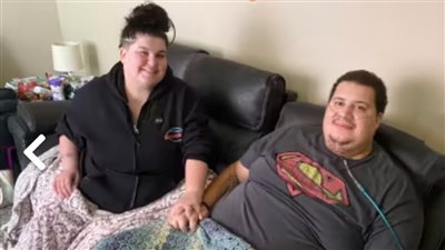 الحب يصنع المعجزات.. خطيبان بأمريكا يتزوجان داخل العناية بالمستشفى بعد معاناة كورونا