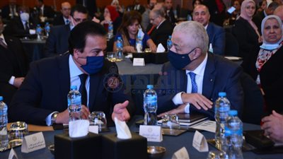 بعد تصريحات إبراهيم عيسي.. القاهرة 24 يستعرض بالأرقام جهود منظومة التعليم المصرية 