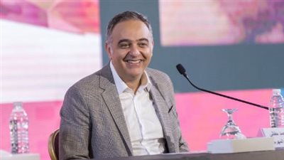 محمد حفظي: نيللي أيقونة من أيقونات السينما.. وأعتز بمشاركة منصة نتفليكس | فيديو