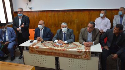 محافظ المنيا يتابع انتظام العام الدراسي بمدرسة المتفوقين للعلوم والتكنولوجيا