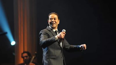 استقبال حافل للفنان مدحت صالح خلال حفل مهرجان الموسيقي العربية بالإسكندرية