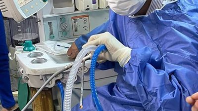 بنها الجامعي ينجح في استخراج حبة لب من القصبة الهوائية لطفل عمره 3 سنوات │ صور 