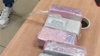 ضبط محاولة تهريب طائرة تصوير درون مفككة وعدد من الهواتف المحمولة