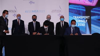 وزارة النقل توقع عقد تصنيع وتوريد 55 قطارًا مكيفًا للخط الأول بمترو الأنفاق