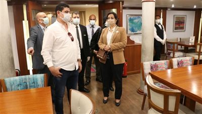 قبل الموسم الشتوي.. نائب وزير السياحة تتابع تطبيق الاشتراطات الصحية بفنادق الأقصر | صور
