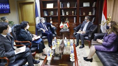 وزير السياحة يلتقي سفير دولة إيطاليا بالقاهرة لبحث تعزيز سبل التعاون بين البلدين