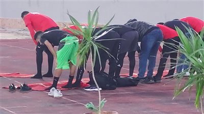لاعبو المنتخب الوطني يؤدون صلاة المغرب قبل مران اليوم الاثنين| صور