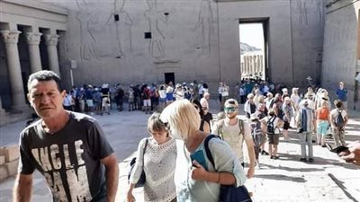قبل افتتاح طريق الكباش.. توافد كبير من السائحين على معابد الأقصر وأسوان
