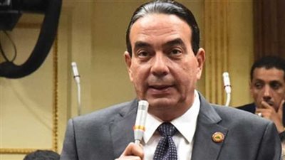 برلماني يطالب بعدم إلزام الحج الفردي بالتعاقد مع شركات سياحة