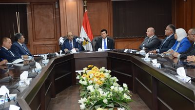 وزيرا الشباب والتنمية المحلية يطلقان مبادرة تنفيذ مشروع عربات الطعام المتنقلة