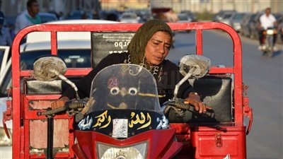 قصة سيدة ببورسعيد تحولت من تاجرة مخدرات لنموذج كفاح بعد فقدان ابنتها: بشقى علشان الحلال | صور وفيديو