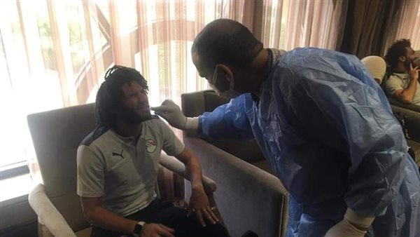 محمد النني يجري مسحة