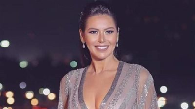 لقاء الخميسي: لما بطلع على المسرح بحس إني في طقوس الصلاة