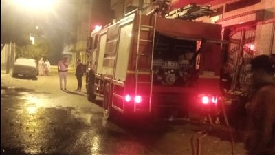 السيطرة علي حريق بشقة سكنية في البحيرة | صور