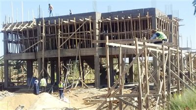 محافظ أسوان يتابع معدلات التنفيذ بمختلف مشروعات حياة كريمة