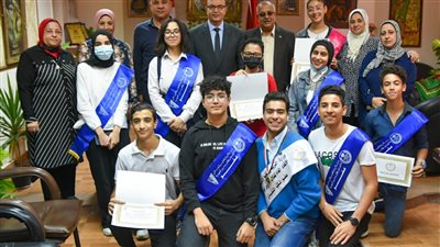 تعليم بورسعيد يكرم الطالبة المثالية والمبتكر الصغير