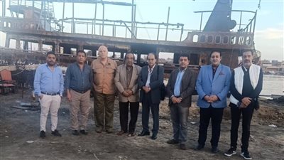 بعد تعرضه لحريق.. لجنة من وزارة السياحة تتفقد المطعم العائم السياحي بدمياط | صور