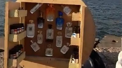 بصندوق خشب.. شقيقان يحاربان البطالة ببيع العطور دليفري على كورنيش الإسكندرية 