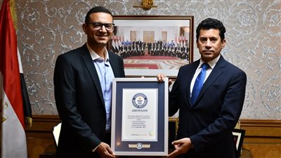 وزير الرياضة يكرم المغامر علي عبده بعد دخوله موسوعة جينيس 