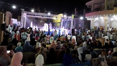 المسرح المتنقل يختتم ختام فعالياته في إدفو بأسوان