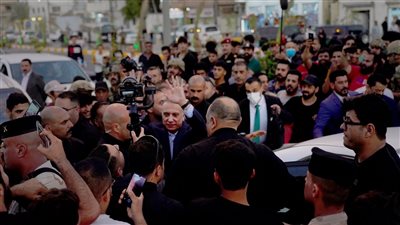 في أول ظهور.. الكاظمي يتجول في شوارع بغداد بعد أيام من محاولة اغتياله | صور