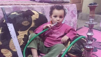 والد طفل الشيشة عقب حبس طليقته وشقيقها: عايز ابني يتربى كويس وسأطالب بإسقاط حضانتها