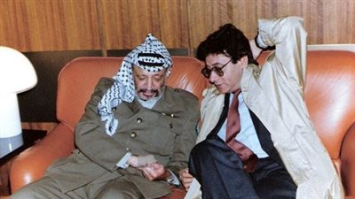 ياسر عرفات ومحمود درويش علاقة شيَّدها النضال.. من يجرؤ على سفك دمه؟!