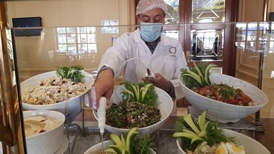 بعد واقعة تسمم السياح.. إجراءات جديدة لتجهيز الخامات الغذائية داخل الفنادق 