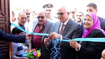 خلال زيارته للواحات البحرية.. محافظ الجيزة يفتتح مركز الخدمات الاجتماعية بقرية منديشة