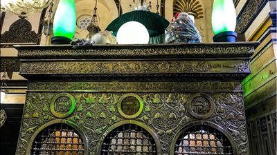 مصدر بلجنة أزمة كورونا: فتح أضرحة آل البيت للزيارة 14 نوفمبر شائعات