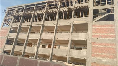 رئيس مدينة ملوي يتابع تنفيذ مشروعات حياة كريمة